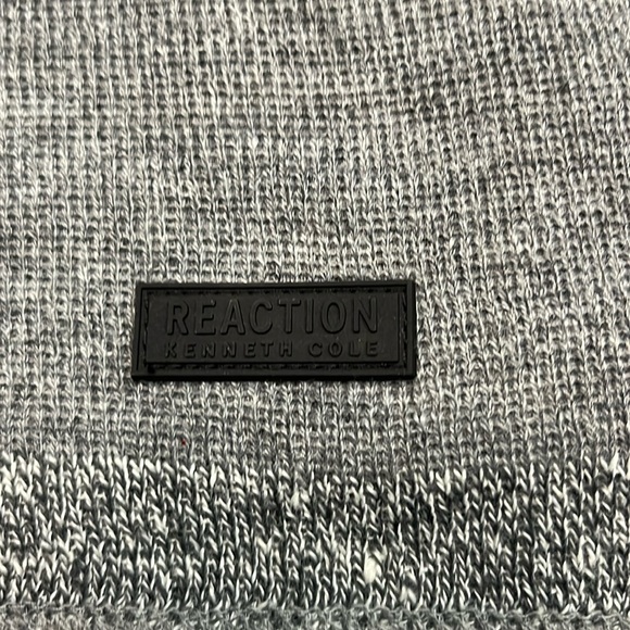 Kenneth Cole Reaction hat and scarf set - Picture 3 of 4